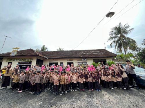 Polsek Seputih Banyak Diserbu Ratusan Anak TK, Kapolsek Tegaskan Polisi Sahabat Anak