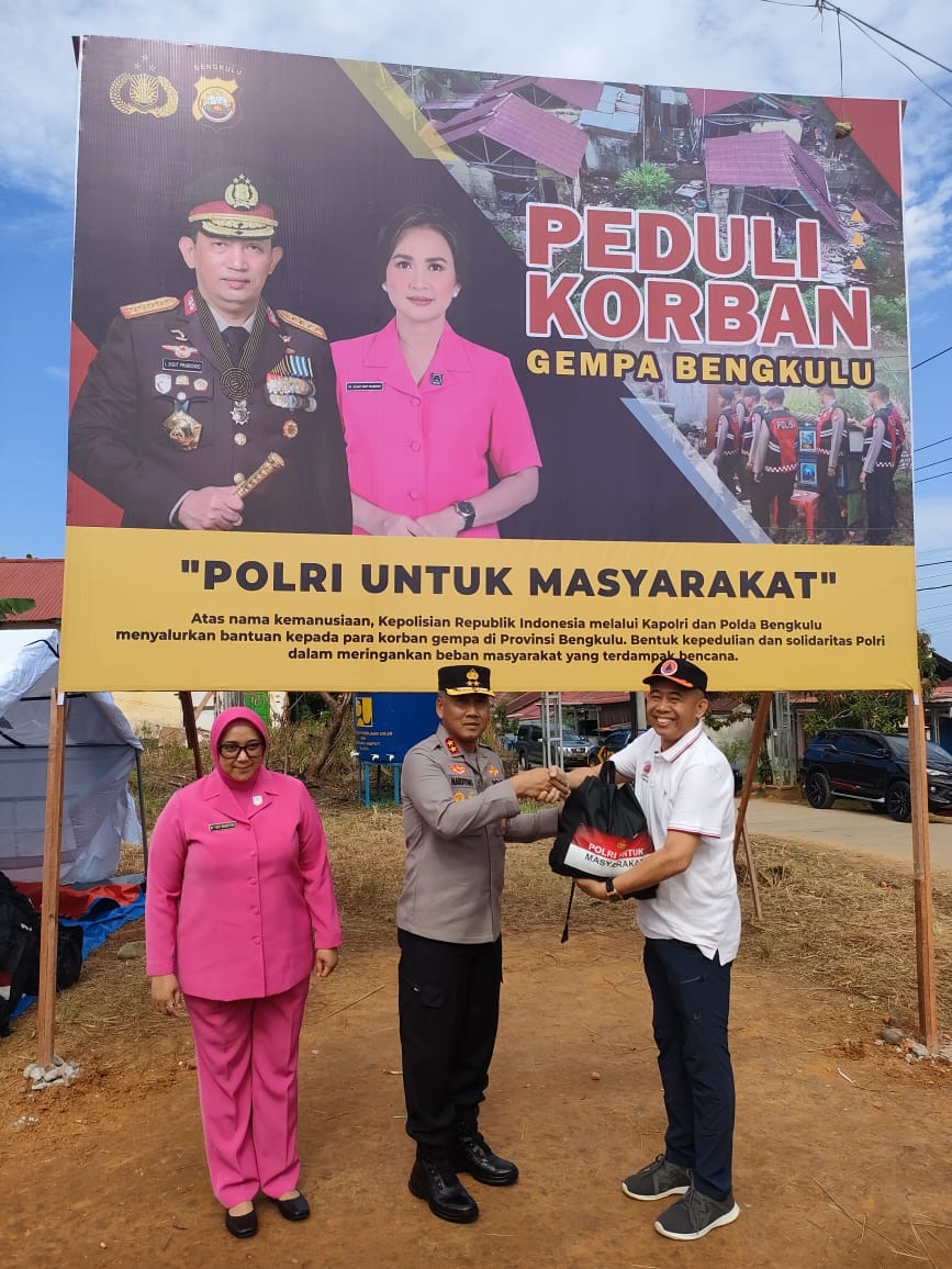 Kapolri Kirim Bantuan 5.000 Paket Sembako untuk Korban Gempa Bumi di Bengkulu